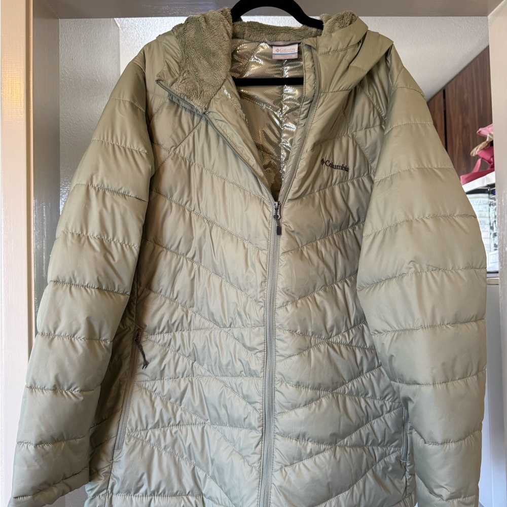 Columbia Women's Sage Green Hooded Puffer Jacket